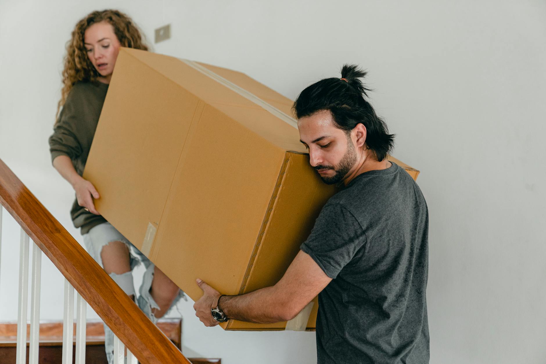 Comparing the main approaches: with versus without a buying agent - Expat-focused residential real estate agency (buying/selling/relocation + mortgage guidance) in the Netherlands