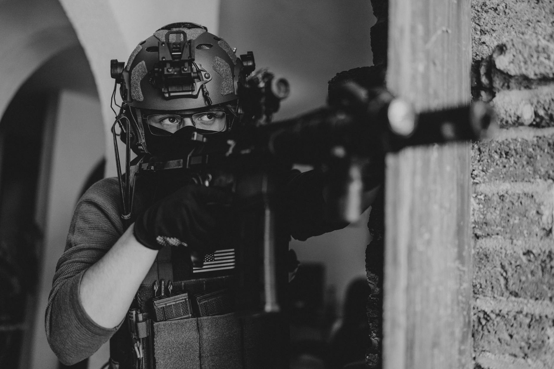 How to Choose Tactical Pants: Good Gear vs. Wasted Money