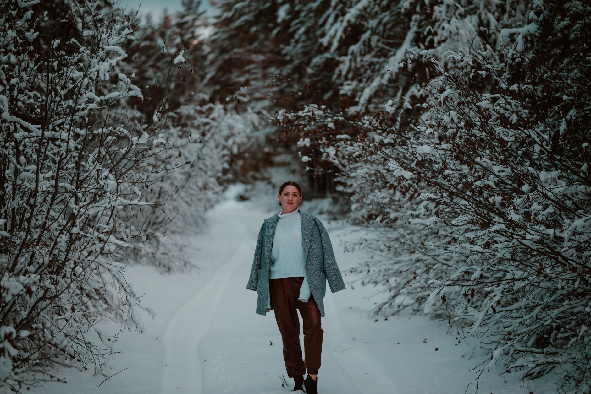 Why a 10-Piece Winter Capsule Wardrobe Beats a Full Closet