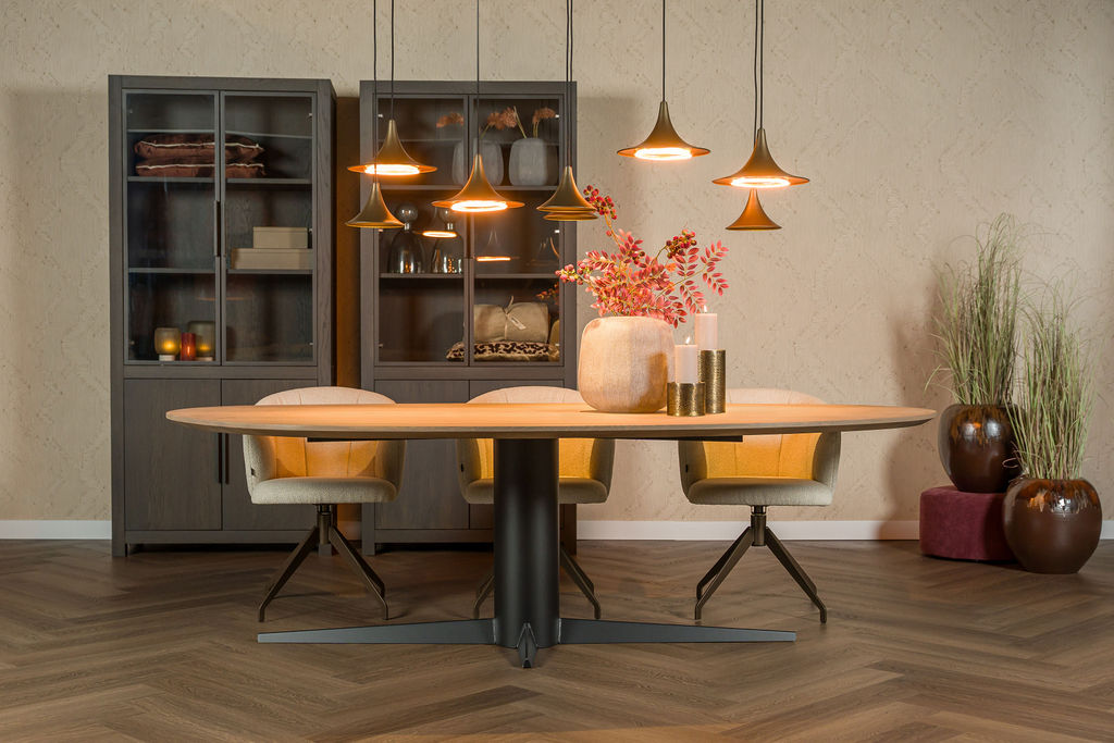 Waarom past een eetkamerstoel armleuning onder tafel niet?