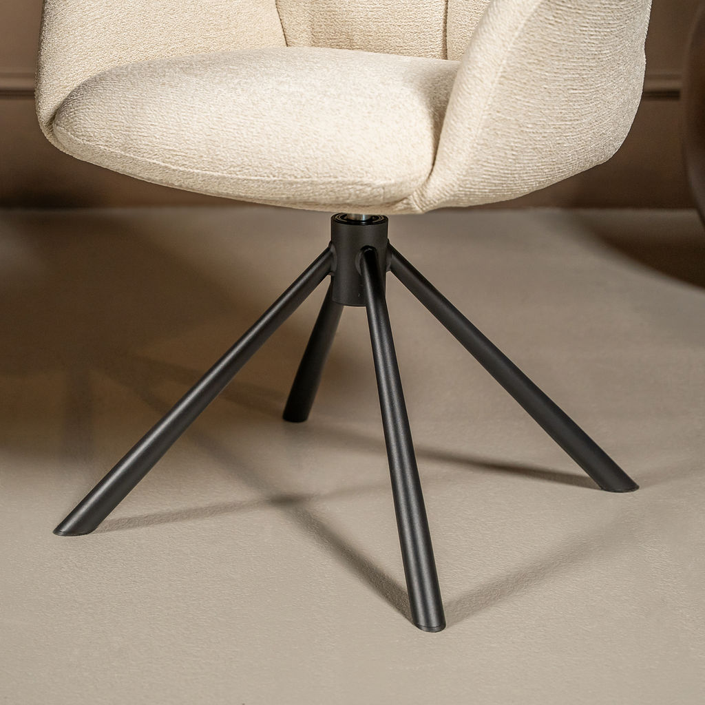 Hoe combineer je een rotan eetkamerstoel met luxe in een modern interieur?