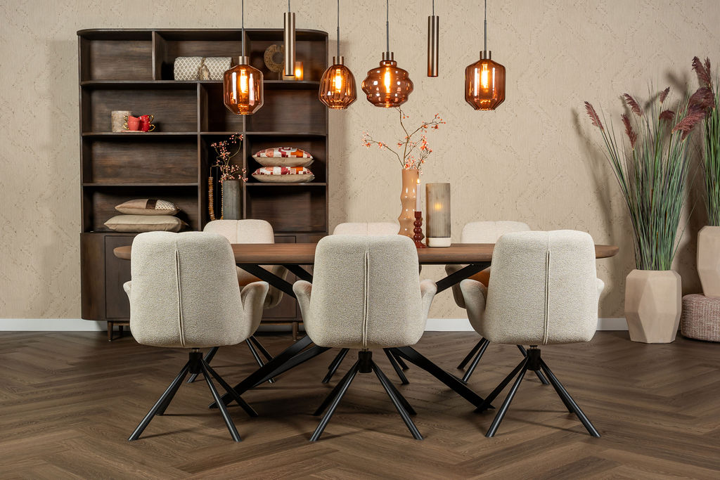 Welke donkere tint past bij welke luxe eettafel?