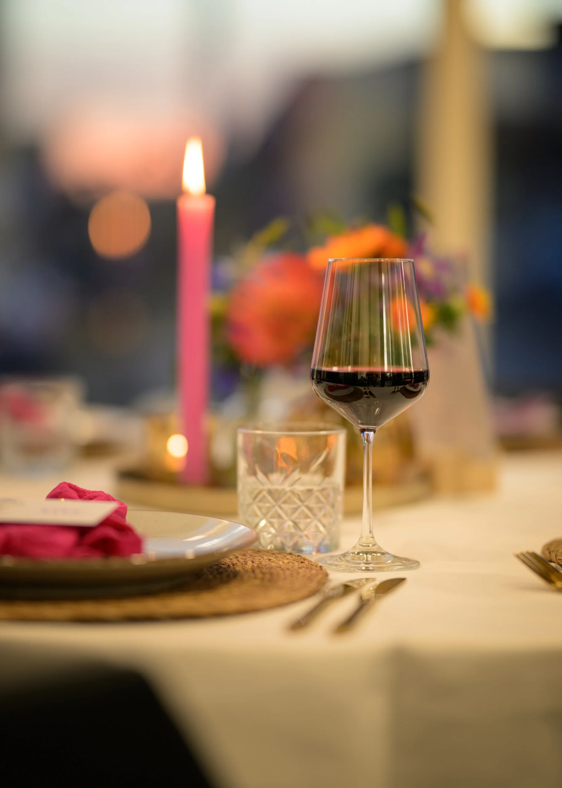 Van kaarslicht tot foodstations: trends voor bruiloften en events