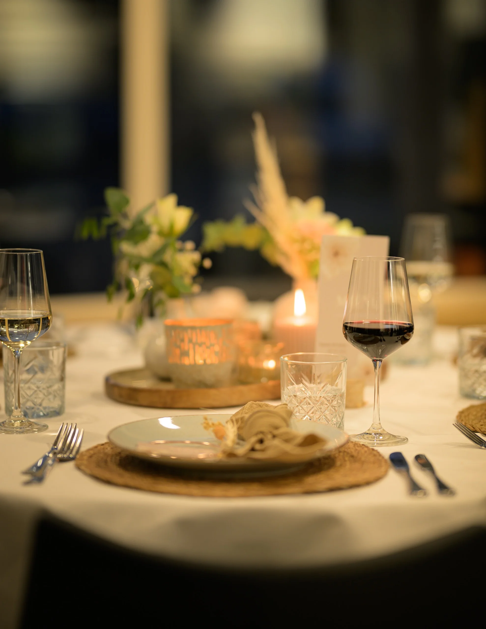Wat maakt een dinershow met chef aan tafel uniek?